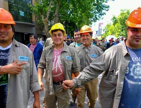 The Uocra agreed to a salary improvement of 62% in 8 sections