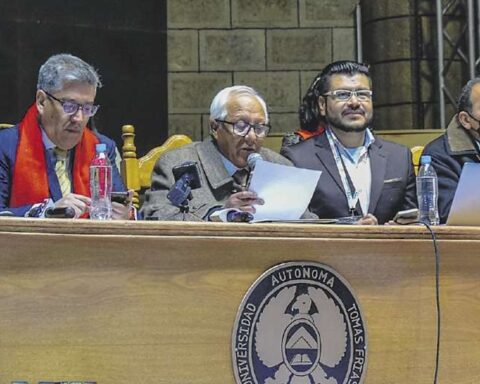 The XIII University Congress postponed dealing with political issues