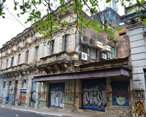 The fault of the center