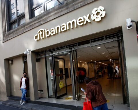 The sale of Banamex enters the confidentiality phase