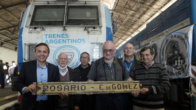 The train that connects Rosario with Cañada de Gómez made the first experimental trip