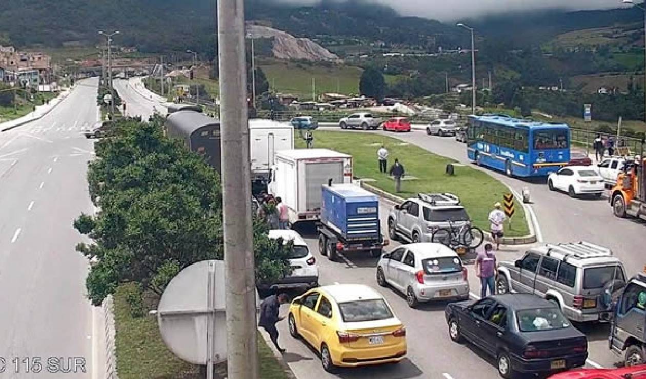 There will be closure on the Bogotá - Villavicencio road due to a serious accident