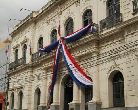 They denounce the existence of family clans in the Foreign Ministry