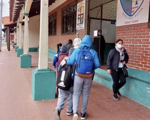They extend the winter schedule for schools in La Paz, Oruro and Potosí