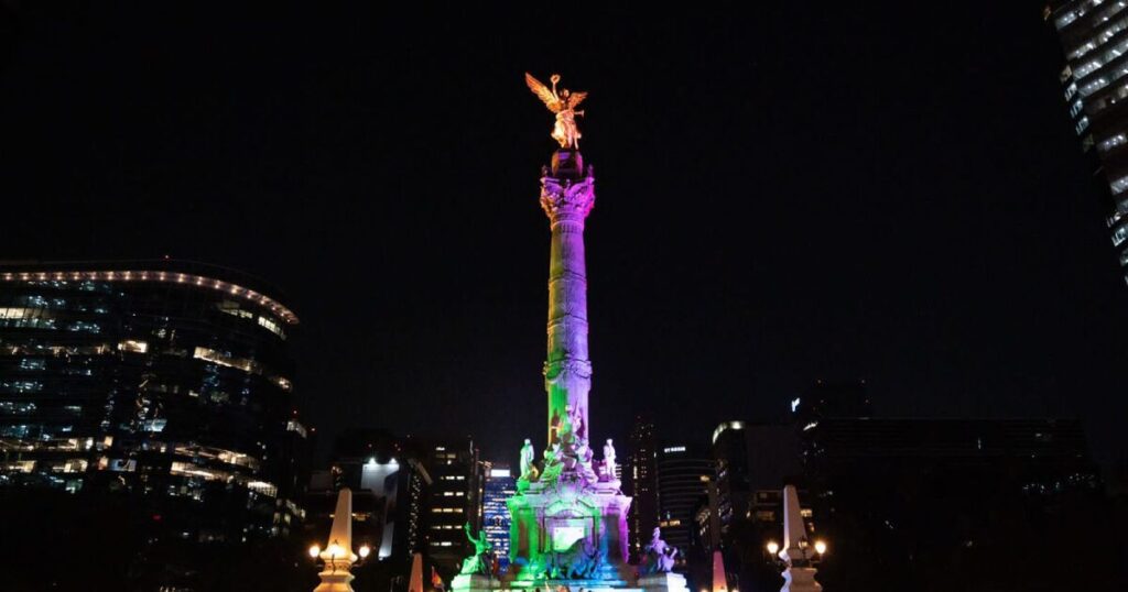 They illuminate monuments in CDMX per day against homophobia, transphobia and biphobia