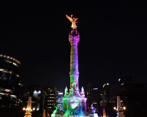 They illuminate monuments in CDMX per day against homophobia, transphobia and biphobia