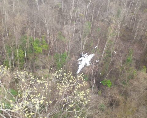 They locate a damaged aircraft in Charallave