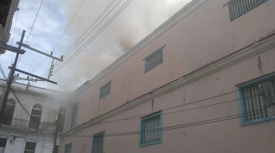 They report a fire in the building that housed the Historical Archive of Santiago de Cuba