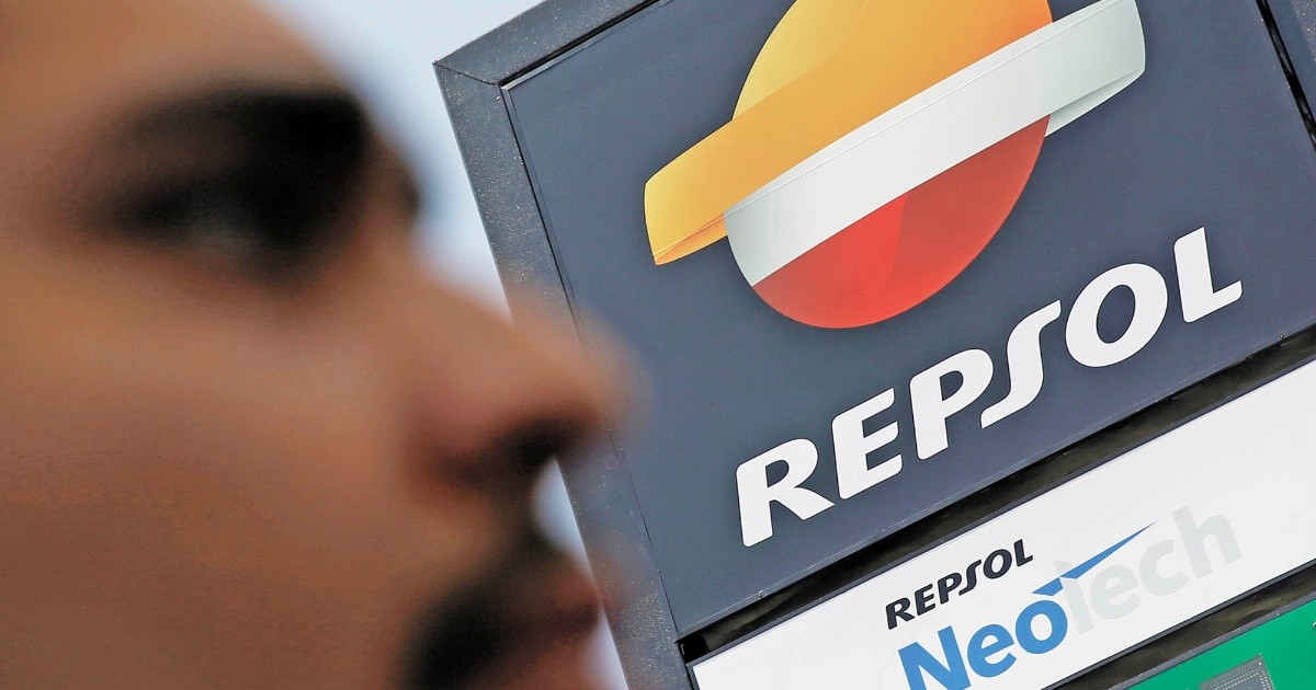 They sue Repsol for 4,500 million dollars for the oil spill in Peru