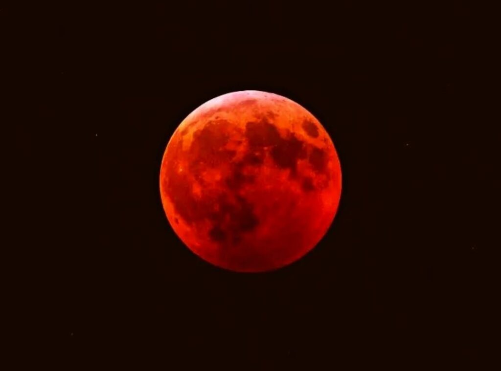 Venezolanos se preparan para ver el eclipse total de luna de este domingo