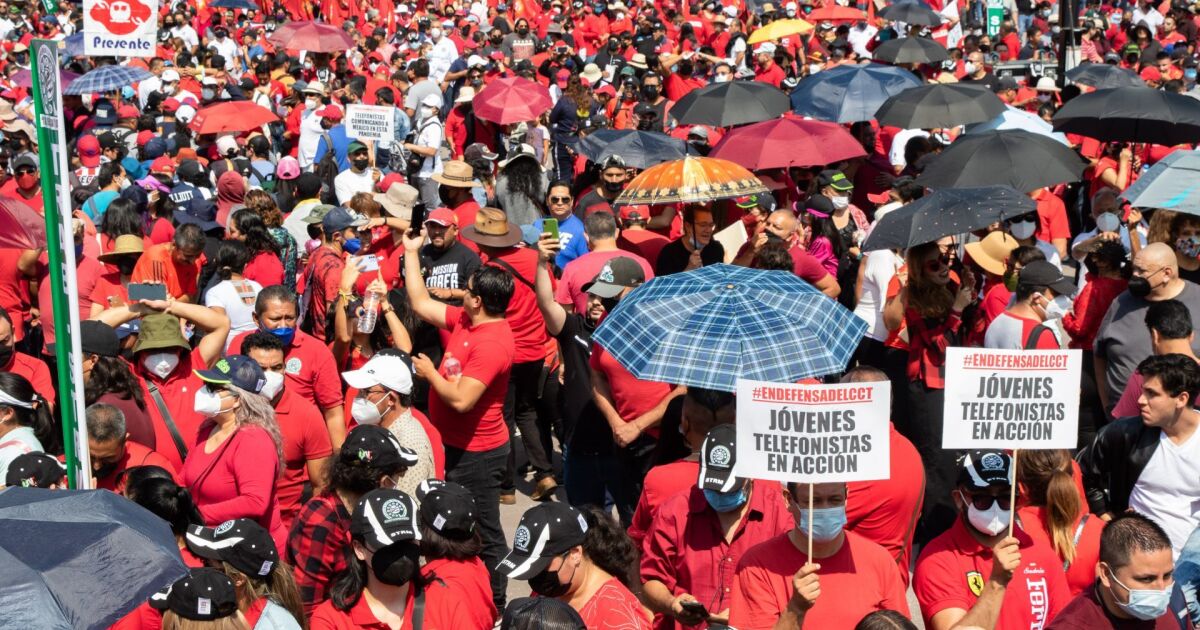 Thousands march in Mexico City on Labor Day