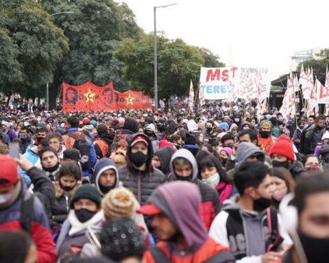 Together for Change presented a bill to impose sanctions on picketers