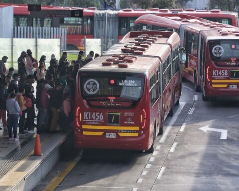 Transmilenio announces closure of several stations indefinitely