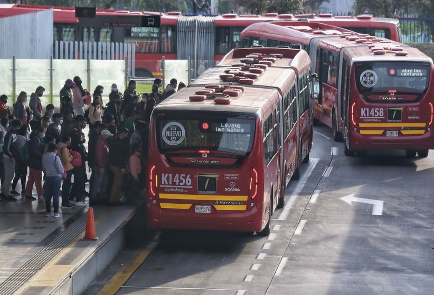 Transmilenio announces closure of several stations indefinitely