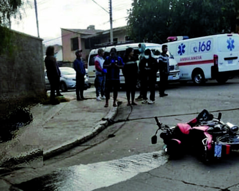 Truck collides with a motorcycle and two people die