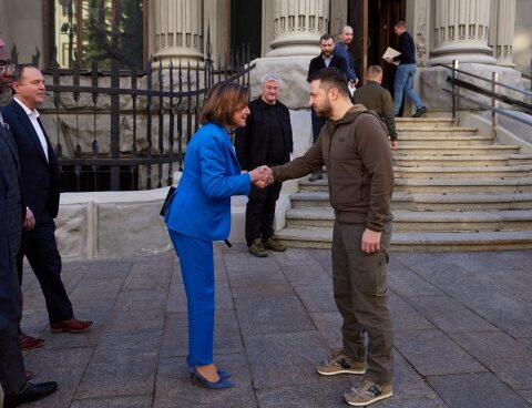 Ukraine: between the evacuation of Mariupol and Zelensky's meeting with Nancy Pelosi