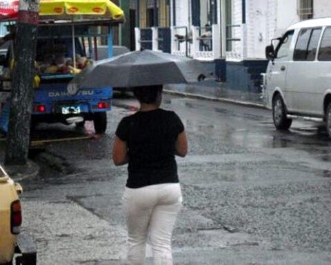 ¡Paraguas en mano! Vaguada dejará lluvias y tronadas en la tarde