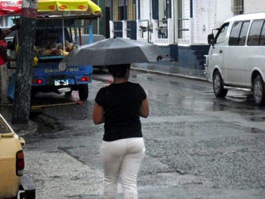 ¡Paraguas en mano! Vaguada dejará lluvias y tronadas en la tarde