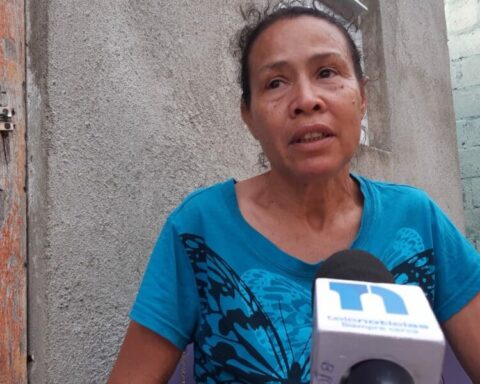 A espera de ayuda prometida por el Gobierno, está madre pastor asesinado en Villa Altagracia