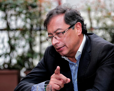 We do not accept the support of criminal gangs: Gustavo Petro's campaign