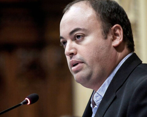 What does Sanchez know?  Deputy Viera believes that Mayor Sánchez is being "politically shielded."  Listen to the audio.