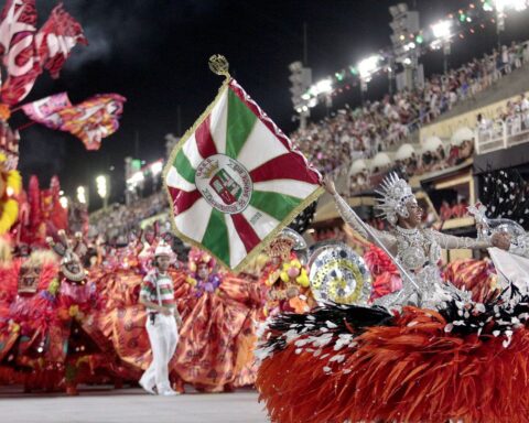 Without pressure from the judges, champion schools return to parade in Rio