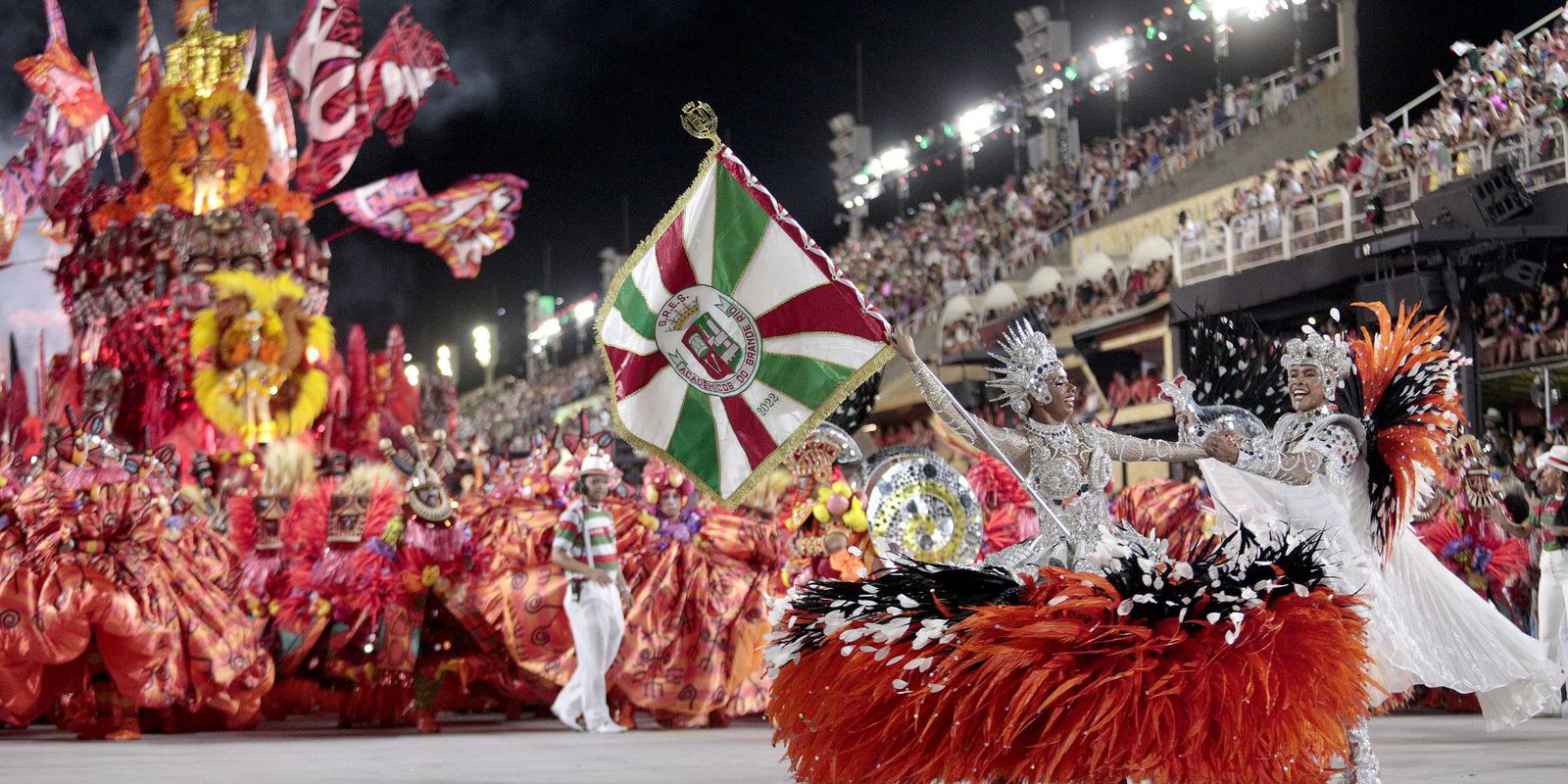 Without pressure from the judges, champion schools return to parade in Rio