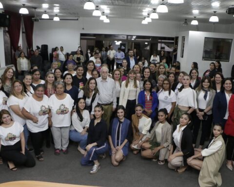 Women from Chacarita and San Francisco are trained in the textile area