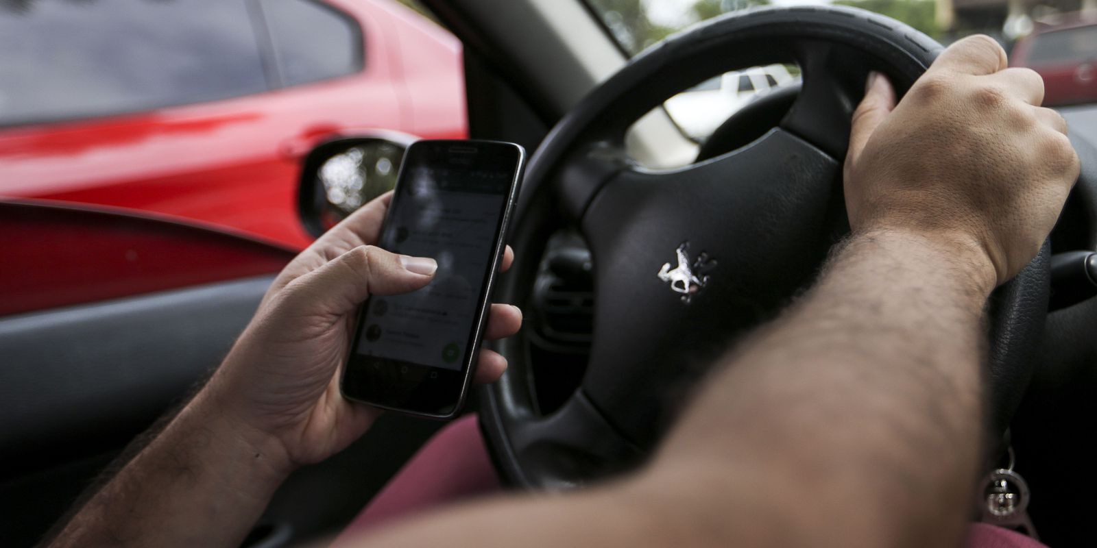 Yellow May: association warns of the risks of cell phone behind the wheel