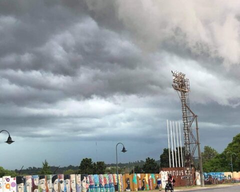 Yellow alert in force due to strong winds and possible cyclone in the region