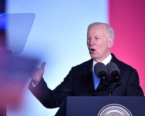 Biden calls on the nation to ban assault weapons in speech