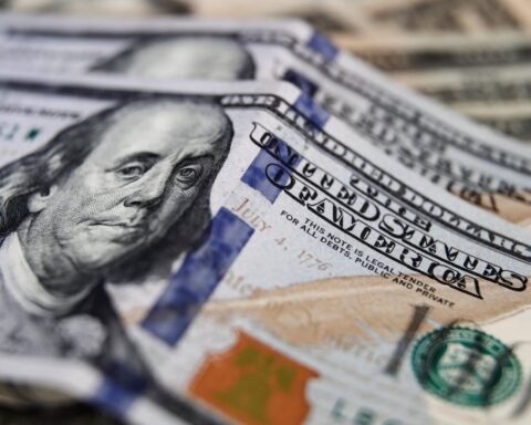 Dollar today: how much is the foreign currency trading for this Monday, June 20