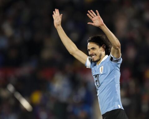 5-0: Cavani's 'double' in Uruguay's win