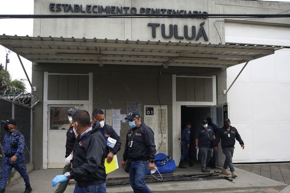 51 prisoners died and several were injured after fire in Colombian prison