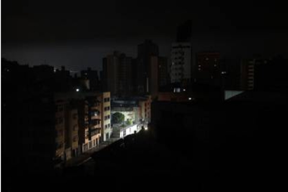 62% of Venezuelans negatively value electricity service, according to the OVSP
