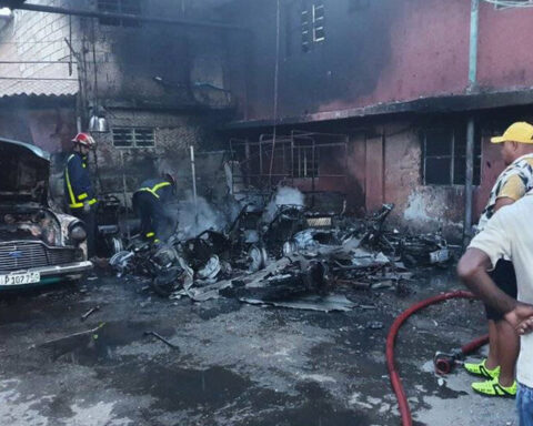 A fire in Havana destroys 12 motorcycles and two cars