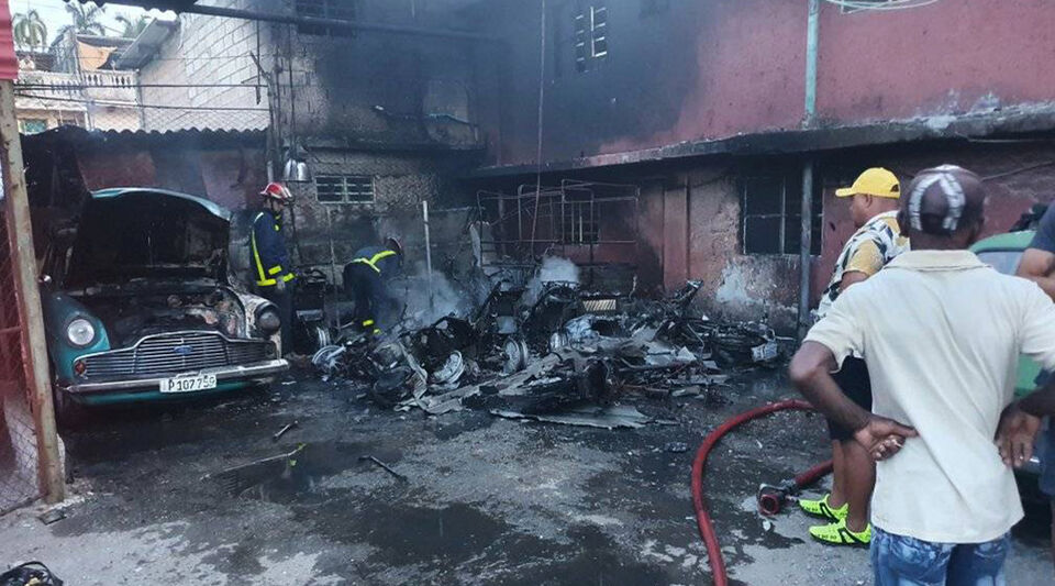 A fire in Havana destroys 12 motorcycles and two cars