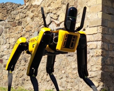 A robot dog is the new guardian of the ruins of Pompeii