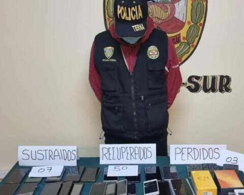 A saleswoman arrested and 60 cell phones seized after an operation in Tacna