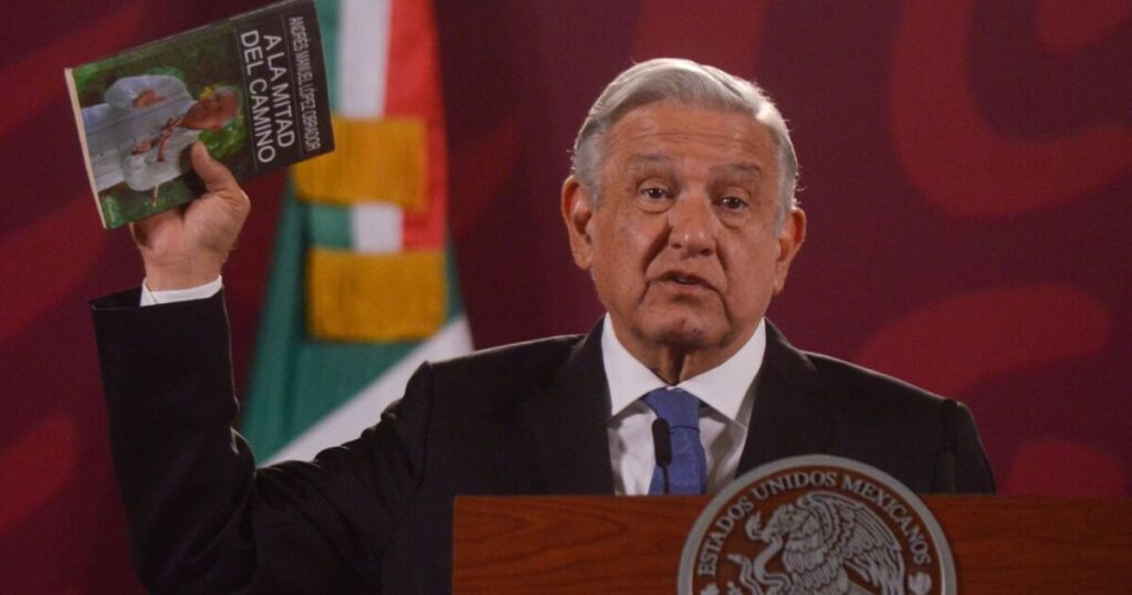 AMLO will use the royalties from his book to live after leaving the presidency