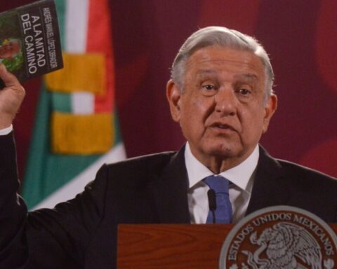 AMLO will use the royalties from his book to live after leaving the presidency