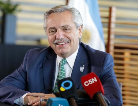 Alberto Fernández delivers homes in Ensenada of the Rebuild Program