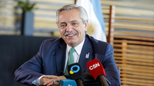 Alberto Fernández delivers homes in Ensenada of the Rebuild Program