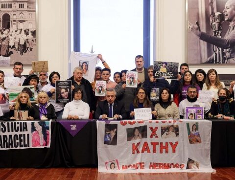 Alberto Fernández received relatives of victims of femicides