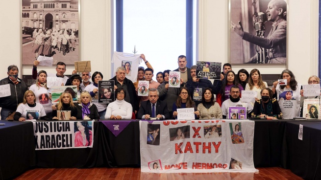 Alberto Fernández received relatives of victims of femicides