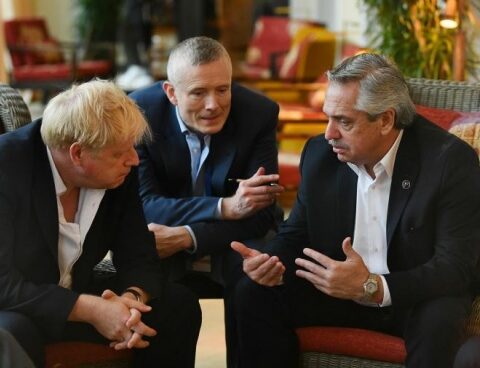 Alberto Fernández told Johnson that there will be no bilateral progress without negotiating the Malvinas