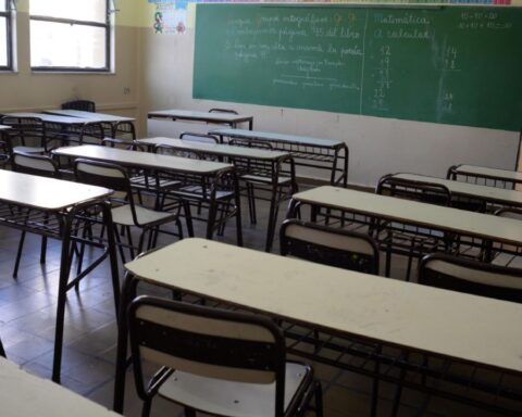 Alberto Sileoni meets with teachers' unions due to the lack of gas in schools