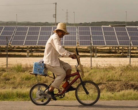 Amid daily blackouts, Cuba organizes a Renewable Energy Fair
