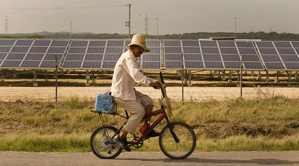 Amid daily blackouts, Cuba organizes a Renewable Energy Fair