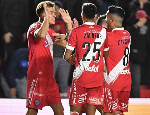 Argentinians hit fast, but due to an error Arsenal tied it